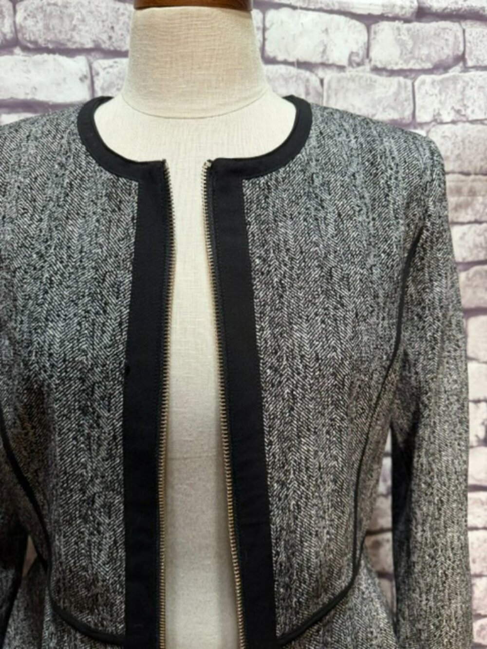 DKNY Black & White Tweed Peplum Style Hem Jacket Size 12 - Picture 2 of 9